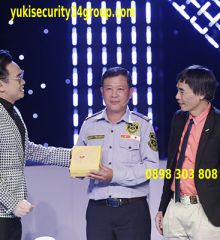 Người bảo vệ nghèo trả lại 6,3kg vàng bị bỏ quên và từ chối 70 triệu đồng cảm ơn
