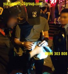 Cảnh sát ập vào quán bar, cả trăm dân chơi “gãy cánh”